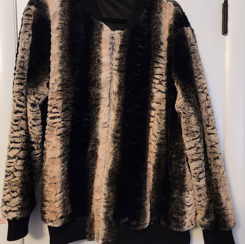 Faux fur jacket - Picture 2 of 3